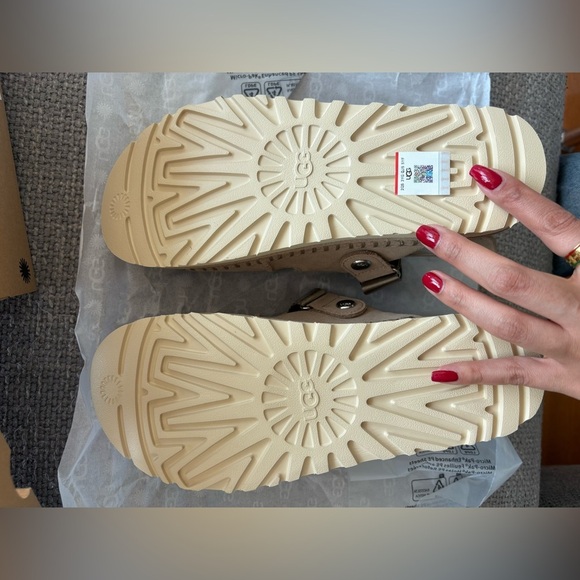 UGG Goldenstar Glide Suede Sandals Size 8.5 SAND(Beige) - Picture 8 of 10
